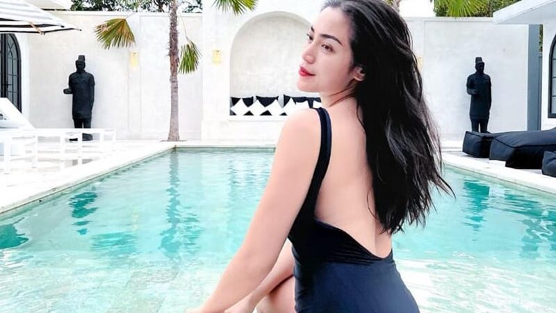 Jessica Iskandar belum lama ini mengunggah foto seksi di laman Instagram pribadinya @inijedar yang langsung tuai sorotan warganet.