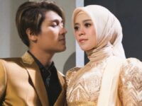 Sempat trauma karena menerima kekasaran sang suami, Lesty Kejora dan Rizky Billar dikabarkan kini sudah tinggal serumah lagi.