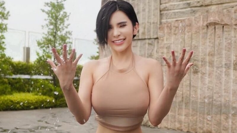 Artis Maria Vania curi perhatian warganet dengan unggahan foto seksinya di laman Instagram pribadinya pada Sabtu (08/10/2022).