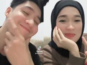 Ririe Fairus mengunggah momen kebersamaanya dengan seorang pria, ketampanan tersebut langsung dibandingkan dengan sang mantan suami.