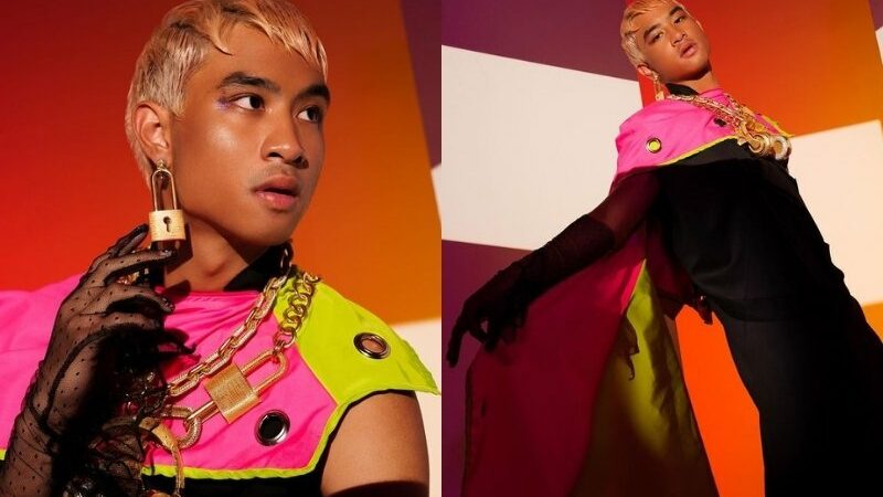 Cekricek.id – Putra semata wayang penyanyi dangdut Iis Dahlia baru-baru ini menuai banyak cibiran dari netizen. Pasalnya, dia melakukan pemotretan dengan pakaian bernuansa feminin. Pria bernama lengkap Devano Danendra itu dinilai tak cocok mengenakan busana tersebut karena mirip perempuan jadi-jadian.