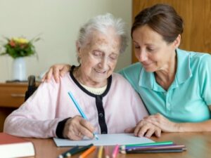 Cekricek.id -  Saat ini, upaya untuk menyembuhkan demensia tidak hanya lewat interaksi langsung atau bertatap muka. Bahkan lewat temu virtual pun para lansia yang mengidap demensia bisa perlahan mengatasi penyakit tersebut. Seperti yang ditemukan oleh penelitian terbaru bahwa interaksi sosial dengan teman dan anggota keluarga bisa mengurangi efek demensia.