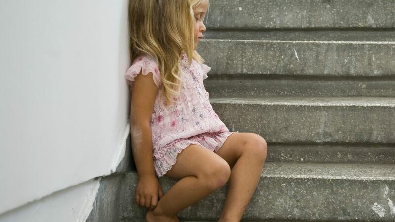 Cekricek.id - Ada bahaya menelantarkan anak yang mungkin belum banyak diketahui. Anak merupakan pelengkap keutuhan rumah tangga