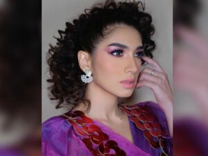 Cekricek.id - Penampilan daripada Angel Karamoy kini terlihat sangat berbeda dari biasanya, rambut keritingnya buat netizen jadi pangling