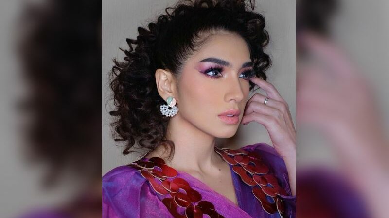 Cekricek.id - Penampilan daripada Angel Karamoy kini terlihat sangat berbeda dari biasanya, rambut keritingnya buat netizen jadi pangling