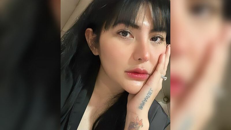 Cekricek.id - Artis cantik Angela Lee rupanya memiliki trik khusus sebagai rahasia badan bagus yang dimilikinya. Yaitu hanya menjalani olahraga di kasur.