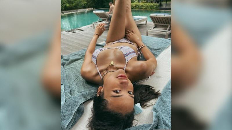 Cekricek.id - Tampaknya netizen selalu dibuat gerah dengan berbagai macam pose yang selalu ditampilkan oleh Anya Geraldine, terutama berbikini