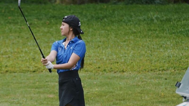 Cekricek.id - Anya Geraldine kembali membuat heboh dengan mengenakan topi bergaya ala tukang parkir. Saat bermain golf bareng sahabatnya