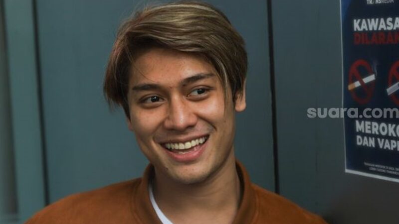 Rizky Billar muncul ke publik dengan mengomentari sebuah akun yang membahas perihal rumah tangganya, sebut banyak yang pansos.