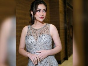 Cekricek.id - Sosok Celine Evangelista berfoto bersama seorang cowok tampan yang diakuinya sebagai pacar baru. Tetapi netizen malah kasihan