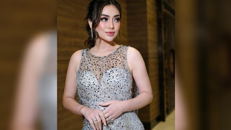 Cekricek.id - Sosok Celine Evangelista berfoto bersama seorang cowok tampan yang diakuinya sebagai pacar baru. Tetapi netizen malah kasihan