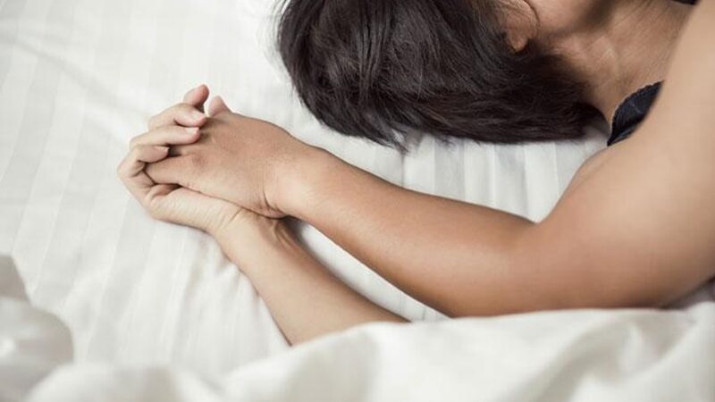 Publik digemparkan dengan video syur dua artis terkenal berinisial R yang pasalnya tekenal dengan cantik dan alimnya, Rabu (19/10/2022).