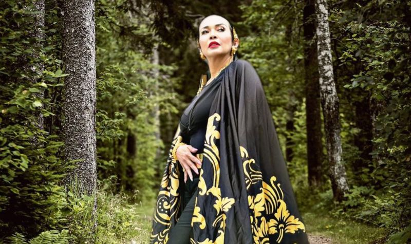 Cekricek.id - Secara blak-blakan, Jennifer Ipel alias juga Mommy Ipel berbicara perihal urusan ranjang. Punya trik khusus agar semakin mesra