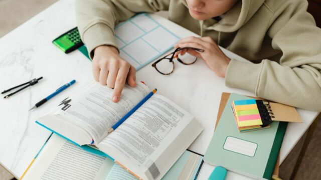 Cekricek.id - Rupanya jika seseorang belajar dikarenakan Allah hal tersebut sama saja dengan proses jihad yang dirinya jalan