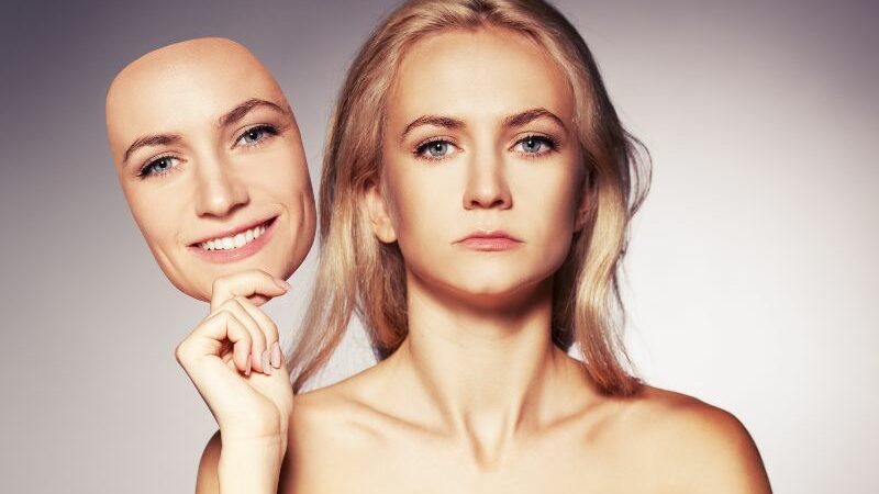 Cekricek.id - Ternyata ada berbagai cara untuk dapat menyembuhkan perilaku munafik, masuk bentuk perilaku yang sangat tidak disukai Allah