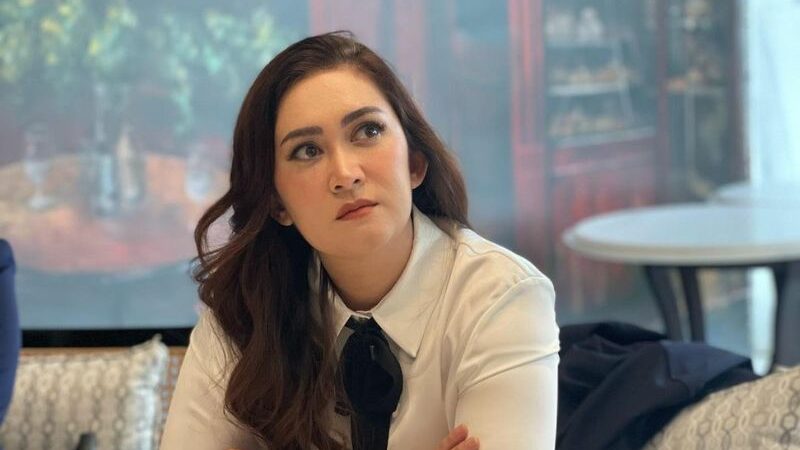 Cekricek.id - Memutuskan untuk pindah agama, Nafa Urbach merasakan banyak hal yang diuji dalam kehidupannya termasuk karir dan asmara