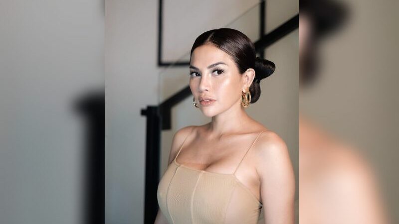 Cekricek.id - Lagi-lagi artis cantik Nikita Mirzani mendapat banyak pujian, jika wajahnya nggak pernah ngebosenin, bikin betah dipandang