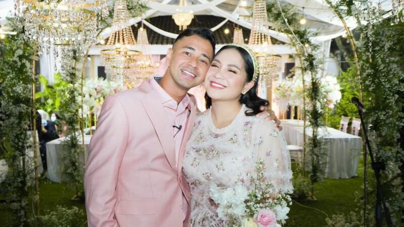 Cekricek.id - Raffi Ahmad belakangan ini viral dan trend disebut-sebut ingin membeli salah satu klub bola terbesar yaitu Manchester United