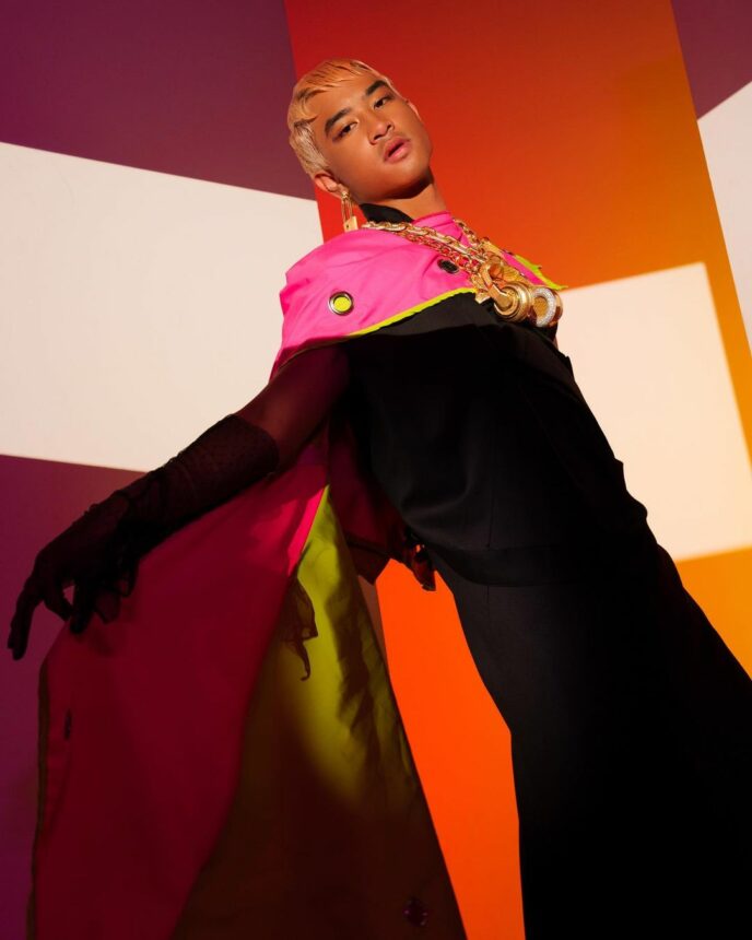 Pemotretan Pakai Busana Feminin, Putra Iis Dahlia Dicibir Warganet: Kok Jadi Begini? 6 Pemotretan Pakai Busana Feminin, Putra Iis Dahliah Dicibir Warganet: Kok Jadi Begini?