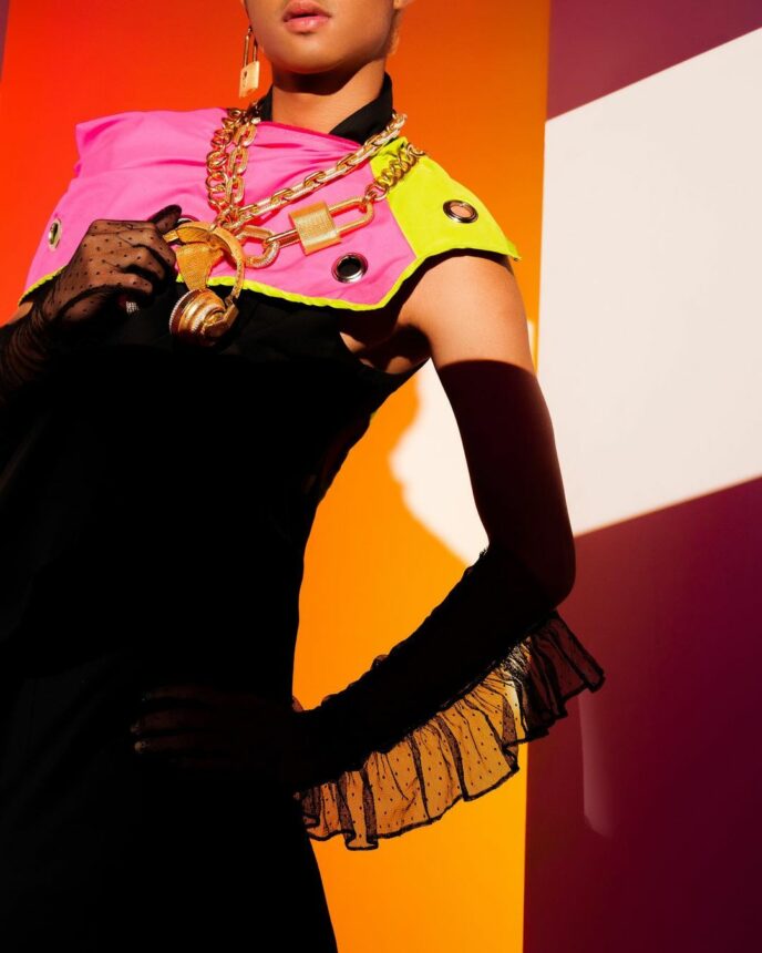 Pemotretan Pakai Busana Feminin, Putra Iis Dahlia Dicibir Warganet: Kok Jadi Begini? 8 Pemotretan Pakai Busana Feminin, Putra Iis Dahliah Dicibir Warganet: Kok Jadi Begini?