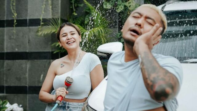 Cekricek.id - Rupanya Kartika atau Tika yang merupakan istri dari komika Uus merasa minder menjadi pasangan suaminya karena masa lalunya