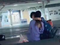 Aksi sepasang kekasih yang tengah bercumbu di depan umum terakam kamera hingga viral di media sosial, Rabu (12/10/2022).