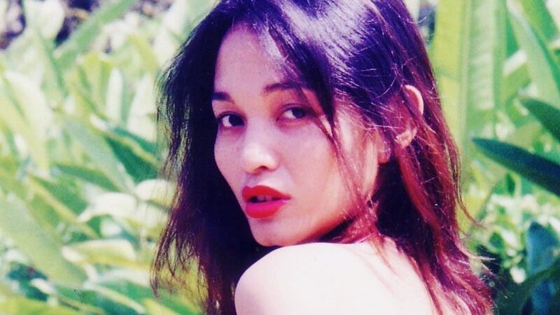 Bunda Corla mengunggah potret lamanya saat masih muda, fotonya itu pun disebut mirip dengan artis cantik almarhumah Nike Ardilla.