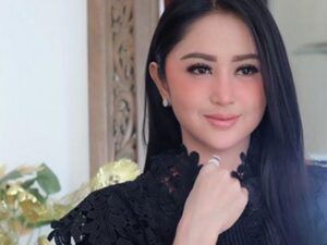 Dewi Perssik berhasil menjebloskan pelaku yang menfitnahnya, pelaku kini hanya bisa menyesali perbuatannya dan menerima akibatnya, Rabu (02/11/2022).