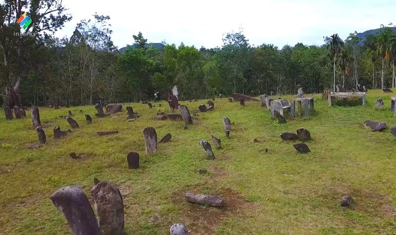 Menelusuri Peradaban Awal di Kepulauan Indonesia: Sebelum Mengenal Tulisan, Menhir Mahek