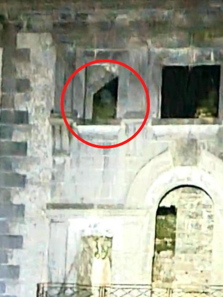 Pemburu Hantu Rekam Penampakan Hantu di Bangunan Bersejarah Irlandia 4 Pemburu Hantu Klaim Berhasil Rekam Penampakan Hantu di Bangunan Bersejarah Irlandia