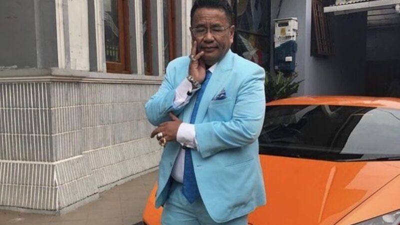 Hotman Paris memamerkan beberapa gedung mewah miliknya yang disebut termahal di Indonesia lewat, ia pun dinilai sombong karena pamer.
