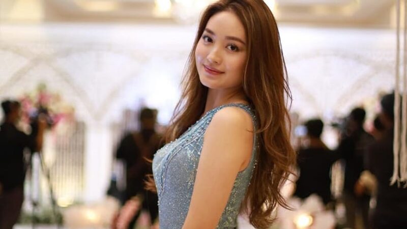 Natasha Wilona belum lama ini berhasil bikin pangling publik dengan penampilannya saat pergi unniversary pasangan Ria Ricis dan Teuku Ryan.