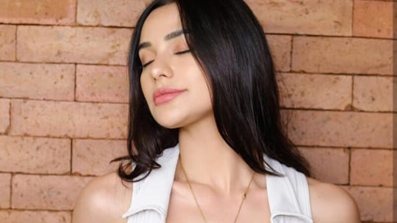 Nora Alexandra unggah foto seksinya yang memperlihatkan payudaranya yang masih kencan dan tidak kendur serta padat, Minggu (06/11/2022).