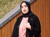 Ririe Fairus menjawab pertanyaan netizen soal dirinya yang akan menikah lagi setelah beberapa tahun bercerai dengan Ayus Sabyan.