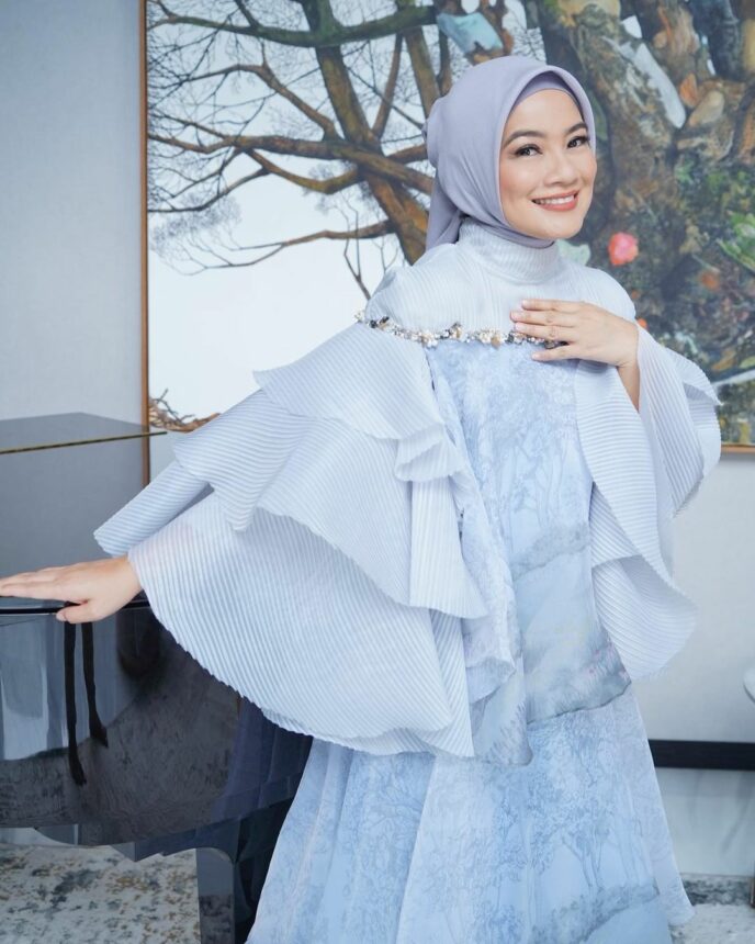 Tampil Syar'i, Beginilah Pesona Kecantikan Titi Kamal yang Didoakan Segera Berhijab 4 Lampiran Gambar