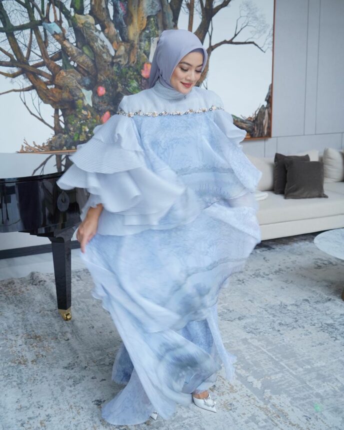 Tampil Syar'i, Beginilah Pesona Kecantikan Titi Kamal yang Didoakan Segera Berhijab 3 Lampiran Gambar