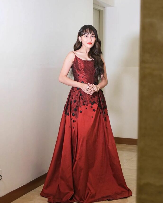 Pakai Dress Merah Kembang, Ayu Ting Ting Cantiknya Bak Bintang Korea 3 Lampiran Gambar