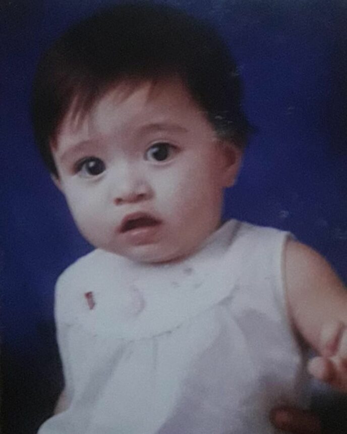 Bantah Gosip Adzam Anaknya Fariz, Nathalie Holscher Bagikan Foto Masa Kecilnya yang Sangat Mirip Anaknya 3 Lampiran Gambar