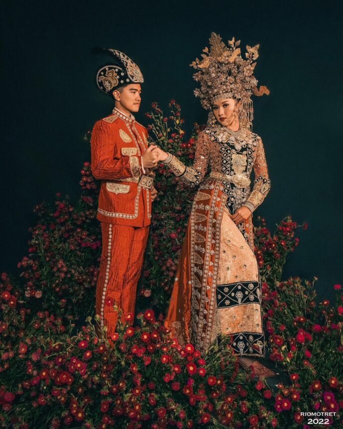 Intip Potret Erina Gudono, Calon Istri Kaesang Pangarep yang Tampil Cantik dengan Baju Pengantin Gorontalo 4 Lampiran Gambar