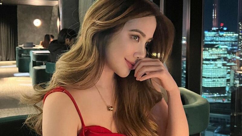 Cekricek.id - Agatha Chelsea sudah cukup lama tak menunjukkan batang hidungnya di dunia hiburan. Namun, melalui unggahan akun media sosialnya, mantan idola cilik itu cukup sering membagikan potret terbaru dengan penampilan yang super modis.