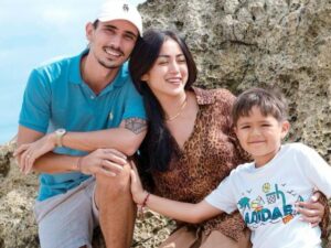 Cekricek.id - Kehidupan Jessica Iskandar seakan penuh dengan lika-liku. Mulai dari kasus penipuan yang menyebabkan kerugian sampai sepuluh miliar, sampai kesulitan membayar cicilan rumah. Namun, artis cantik itu tetap bisa tersenyum dan ceria di banyak kesempatan.