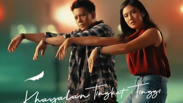 Cekricek.id - Band Noah baru saja merilis single baru mereka yang berjudul "Khayalan Tingkat Tinggi". Single yang merupakan aransemen dari lagu berjudul sama pada tahun 2012 itu menghadirkan Ariel Noah sang vokalis dan Dian Sastro sebagai pemeran dalam video klipnya.