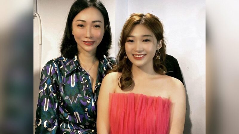 Cekricek.id - Sudah menjadi artis yang digemari banyak orang, Livy Renata jadi semakin sering menuai banyak pujian. Bukan hanya kalangan penggemar, ibu kandungnya sendiri juga tak kalah antusias memberikan dukungan pada anak semata wayangnya itu.