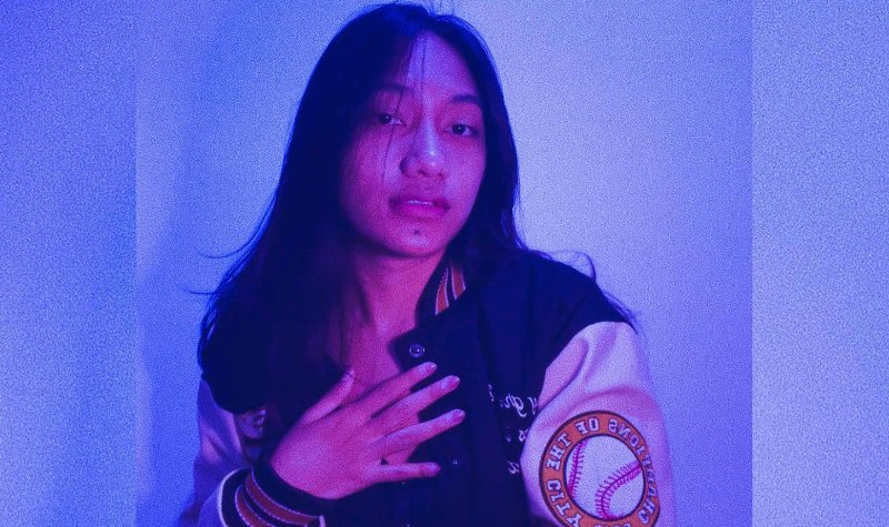 Cekricek.id - Siapa yang belum tahu "Care Bebek", lagu berbahasa daerah yang sedang viral di media sosial. Lagu itu dinyanyikan oleh seorang perempuan cantik asal Bali yang bernama Jegeg Bulan.