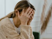 Cekricek.id - Stres bisa muncul kapan saja dengan tingkat keparahan yang berbeda-beda. Ketika merasa stres, biasanya orang akan mengalihkan perasaan tersebut dengan makan atau mengemil.