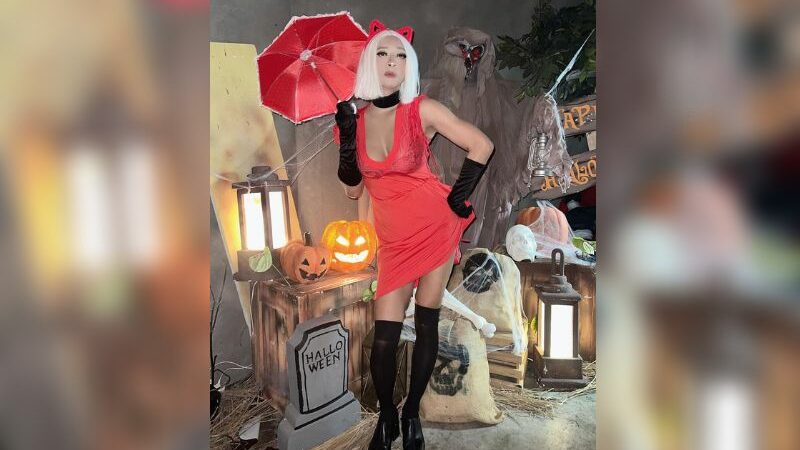 Cekricek.id - Lagi-lagi komedian Aming kembali menjadi buah bibir dari banyak netizen. Saat kenakan dress pink nan amat seksi saat halloween