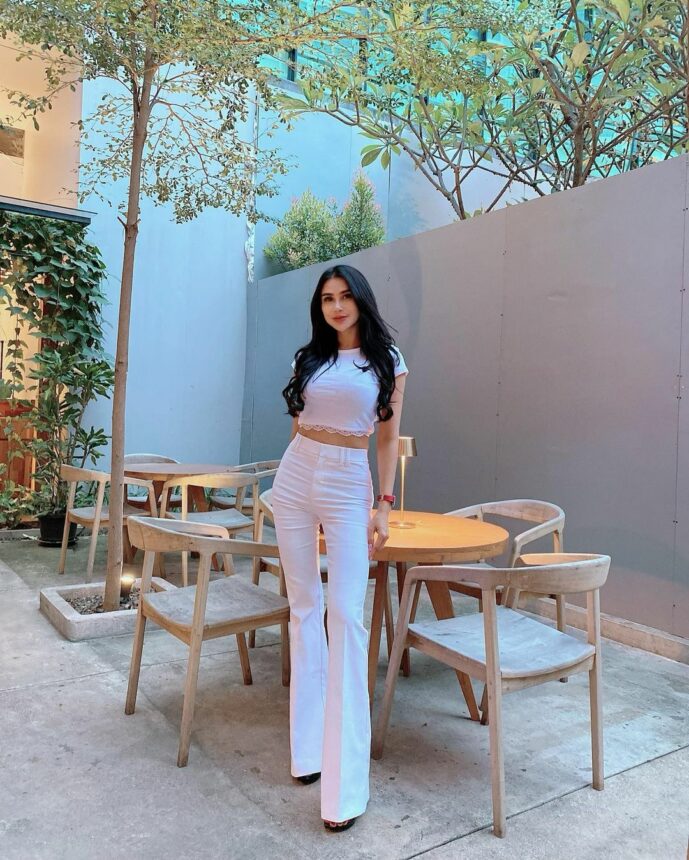 Intip Menawannya Bebie Zie Kenakan Pakaian Formal 10 Lampiran Gambar