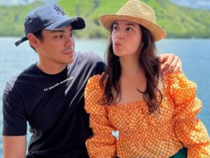 Cekricek.id - Penampilan daripada Chelsea Islan dengan sang calon suami selalu menuai sorotan, yuk intip potret serasi keduanya ini