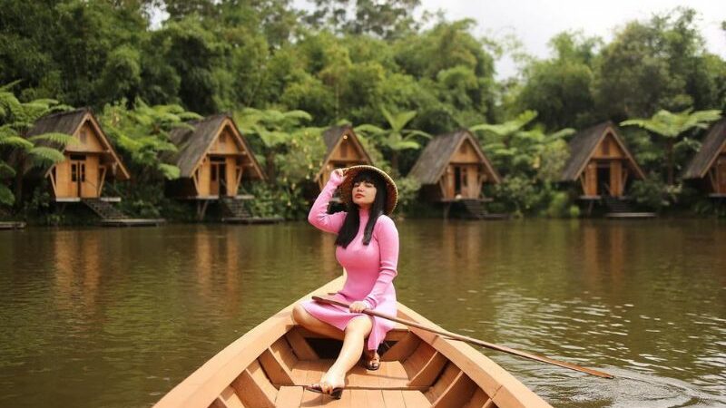 Cekricek.id - Kali ini netizen dibuat bertanya-tanya dengan hubungan antara Dinar Candy serta mantan kekasihnya Ridho Ilahi, balikan?