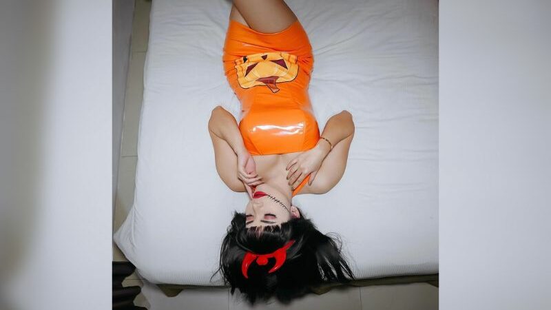 Cekricek.id - Kali ini Dinar Candy sukses membuat banyak dari netizen jadi puyeng ketika melihat pose fotonya yang terbalik